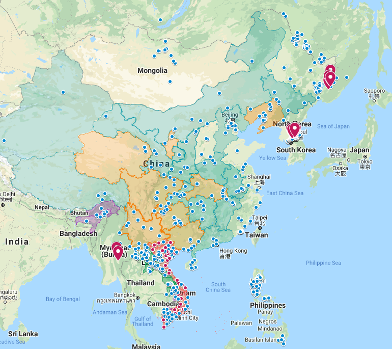 een kaart van Azië met rode pinnen